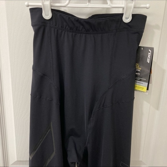 2XU WOMEN’S BLACK POST NATAL ACTIVE COMPRESSION 3/4 TIGHTS - Size MEDIUM - Picture 8 of 16